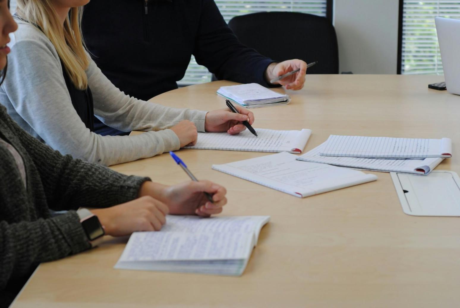 Team andorselion al lavoro su progetti di sviluppo personale e raggiungimento obiettivi